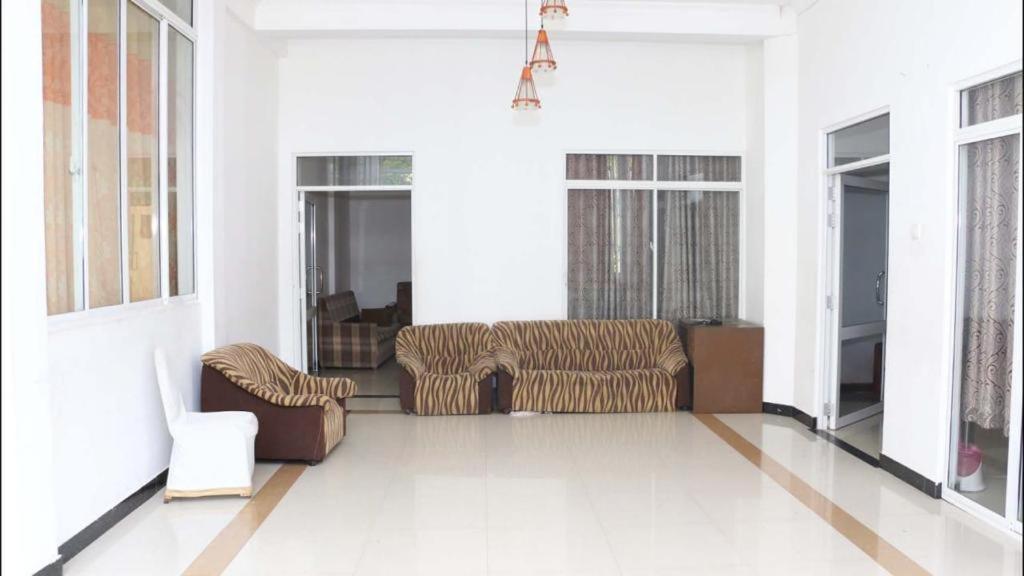 Suisse Villa Kandy Esterno foto