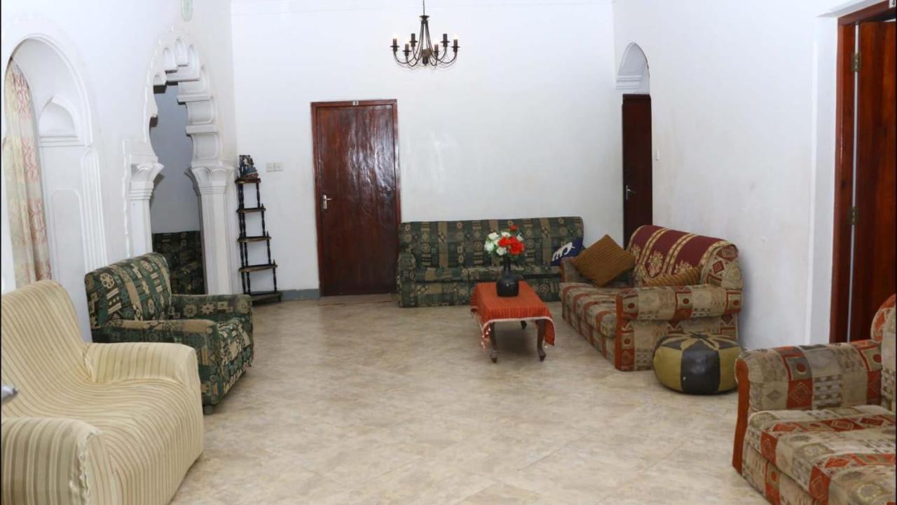 Suisse Villa Kandy Esterno foto