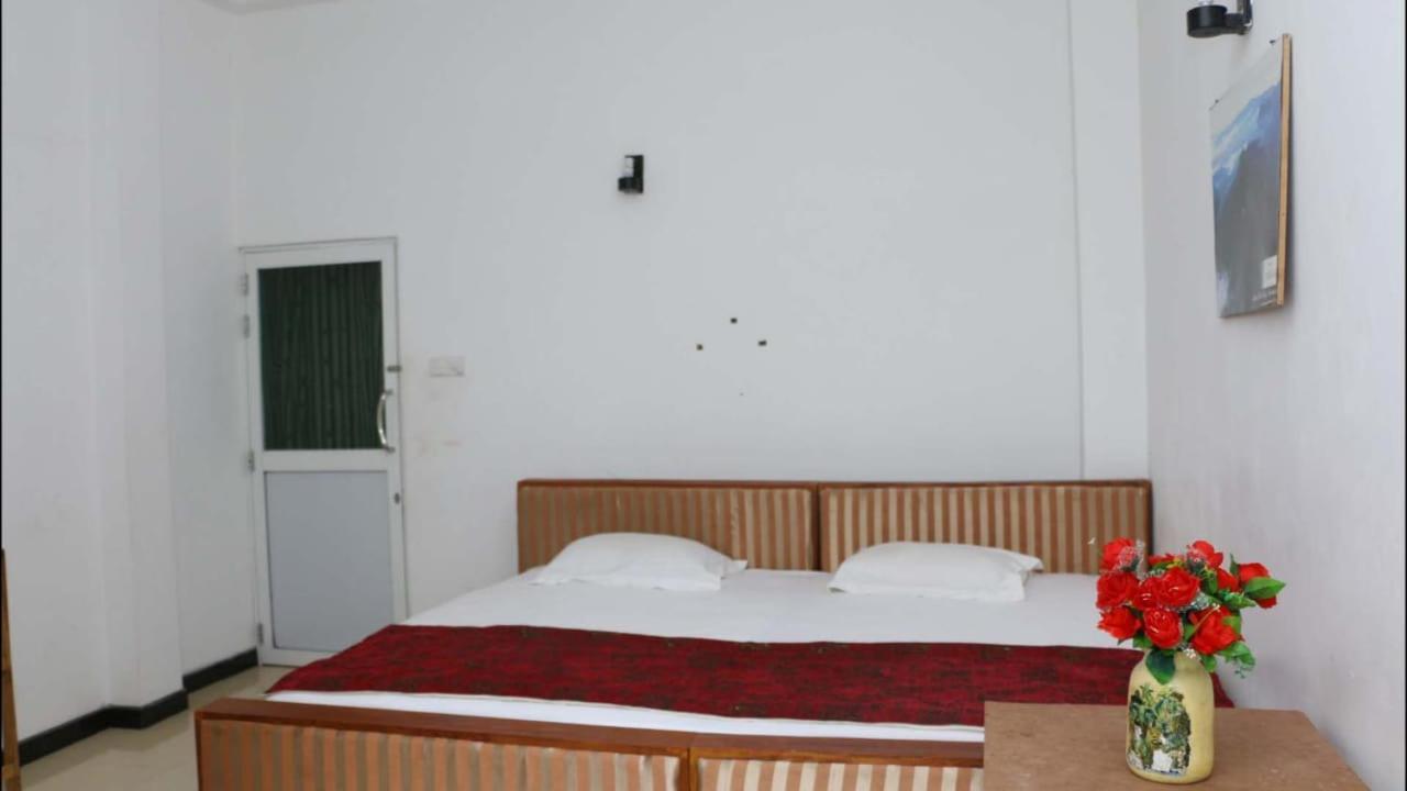 Suisse Villa Kandy Esterno foto