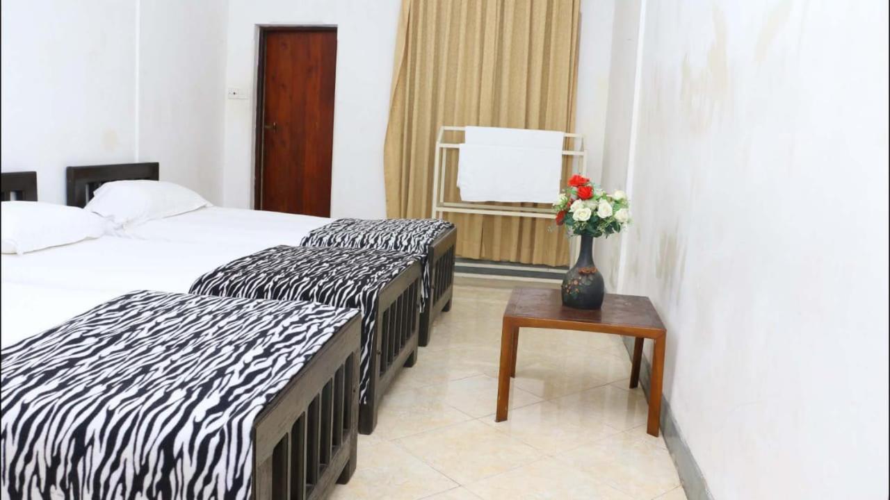 Suisse Villa Kandy Esterno foto