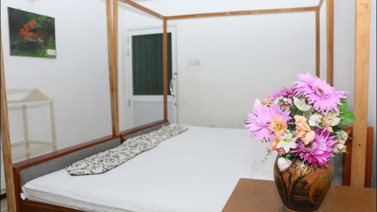 Suisse Villa Kandy Esterno foto