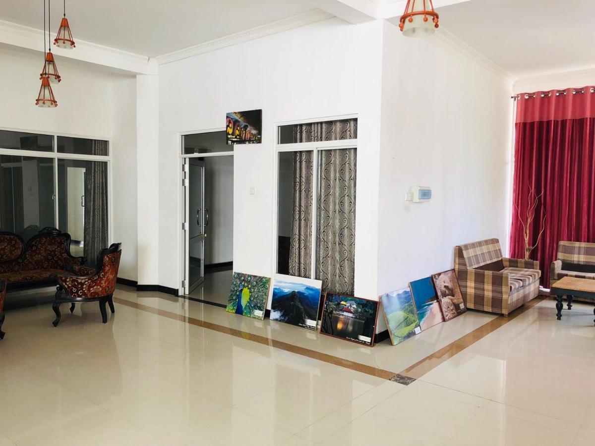 Suisse Villa Kandy Esterno foto
