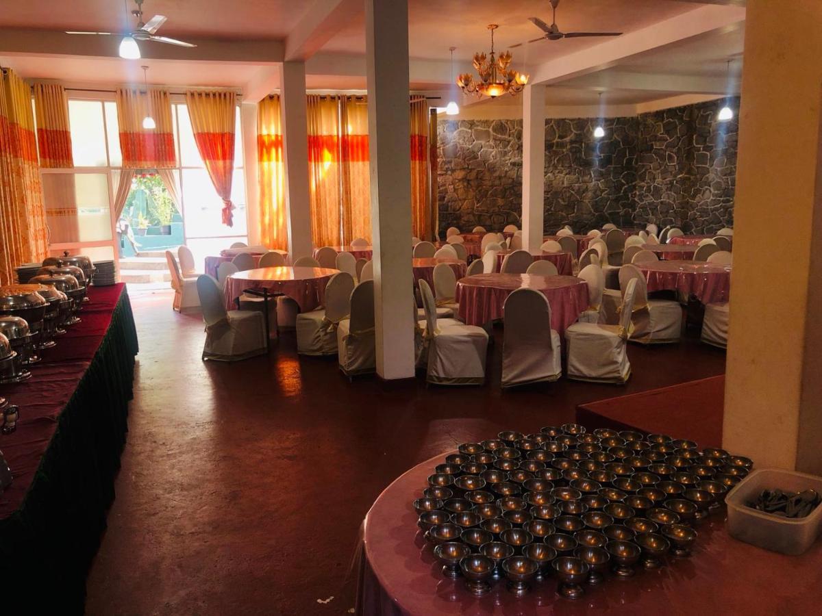 Suisse Villa Kandy Esterno foto
