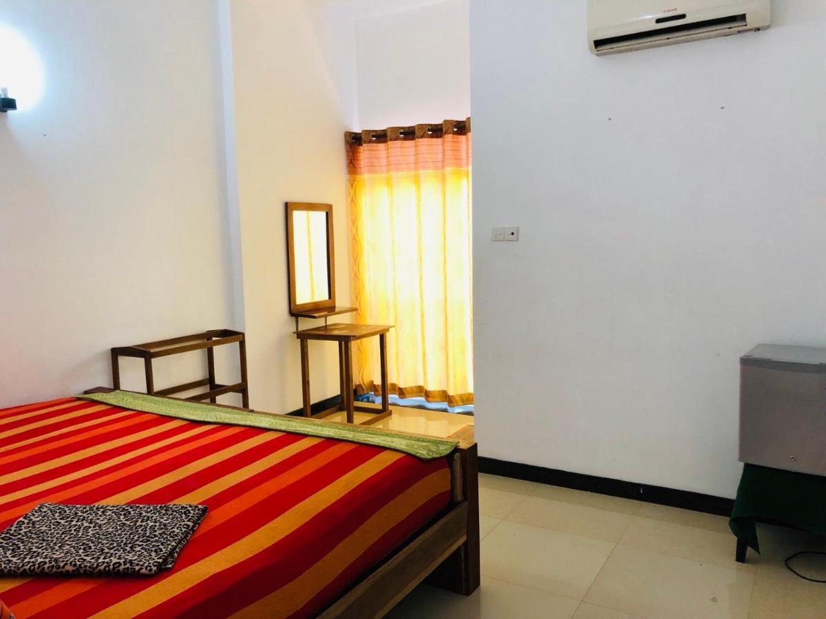 Suisse Villa Kandy Esterno foto