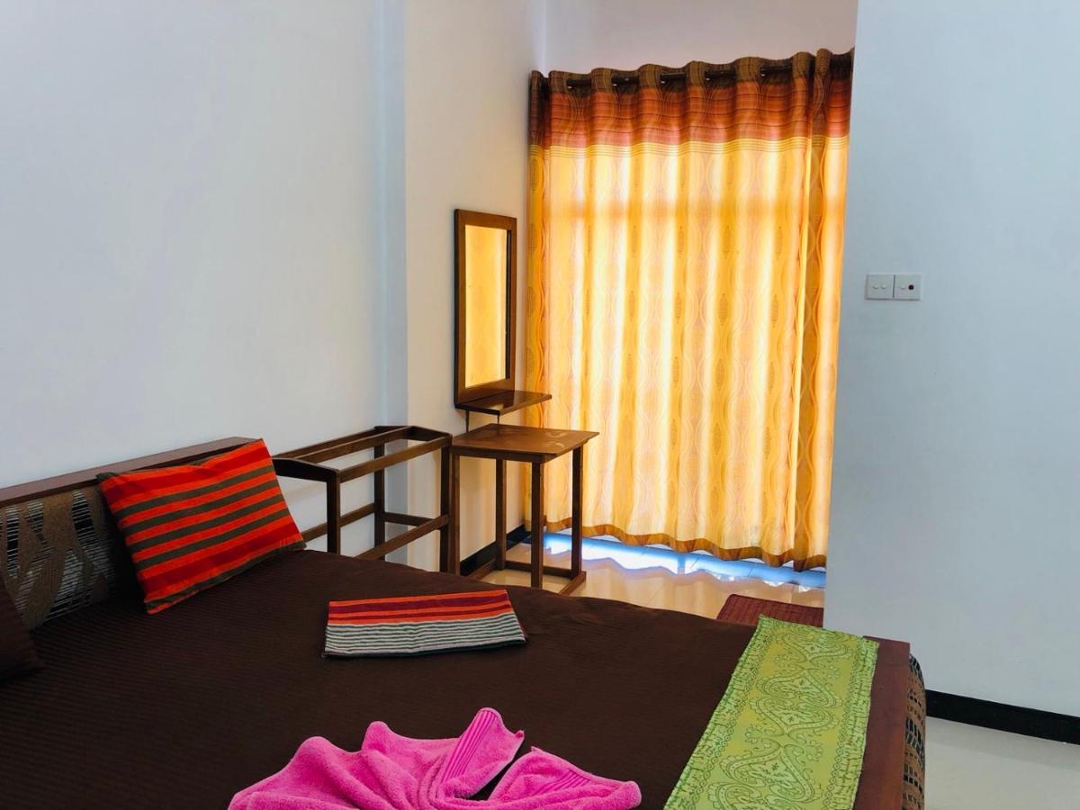 Suisse Villa Kandy Esterno foto