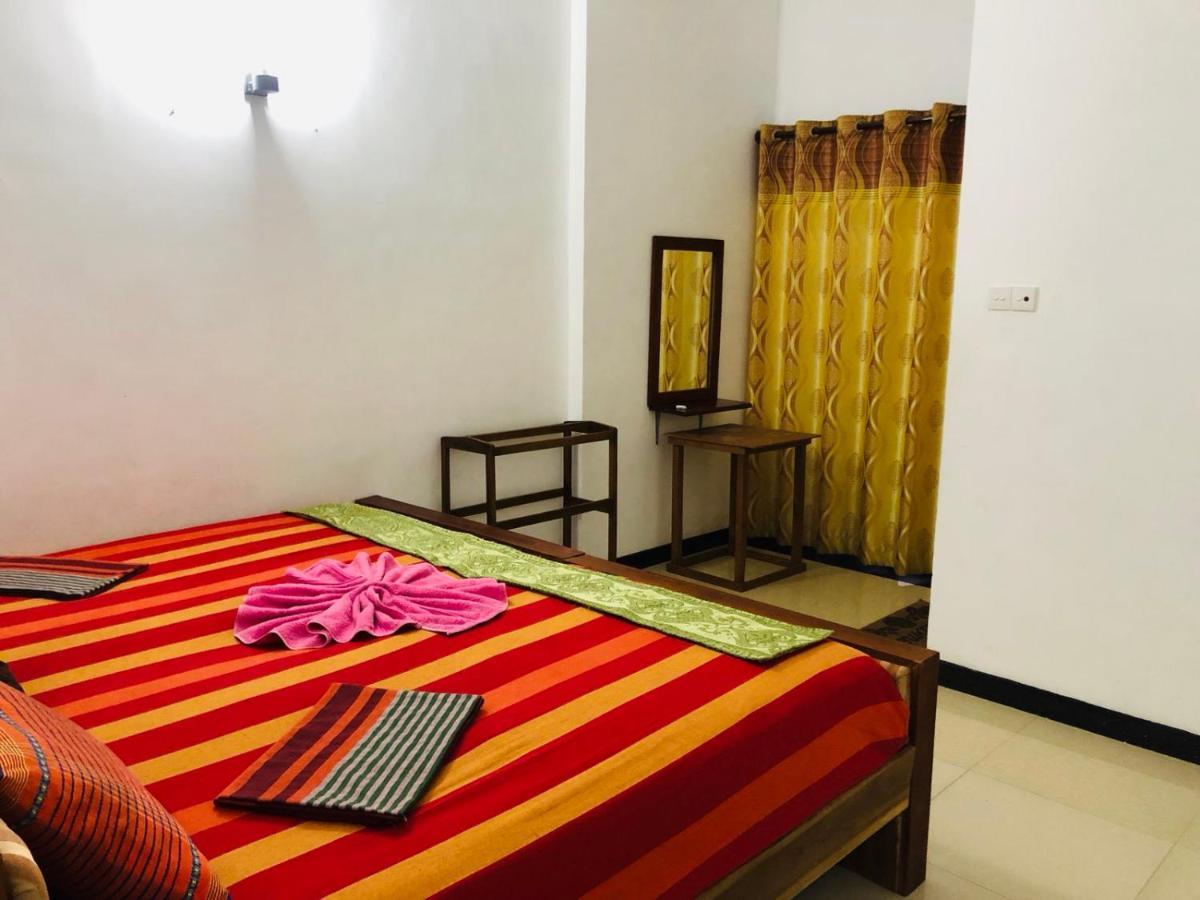 Suisse Villa Kandy Esterno foto