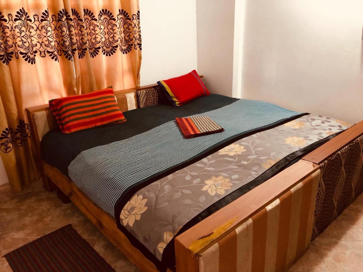 Suisse Villa Kandy Esterno foto