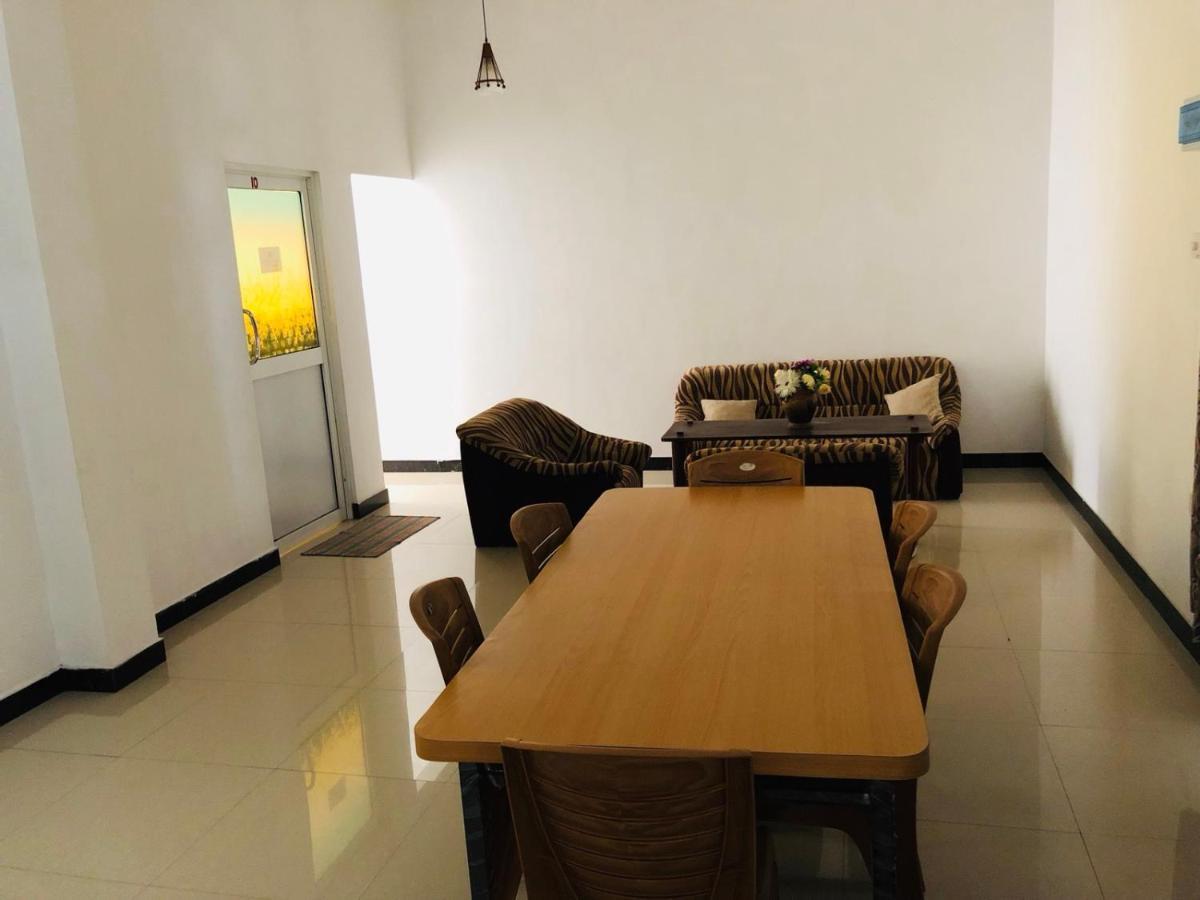 Suisse Villa Kandy Esterno foto