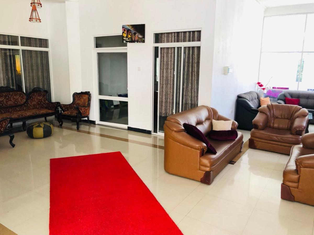 Suisse Villa Kandy Esterno foto