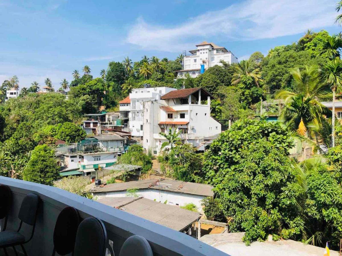 Suisse Villa Kandy Esterno foto