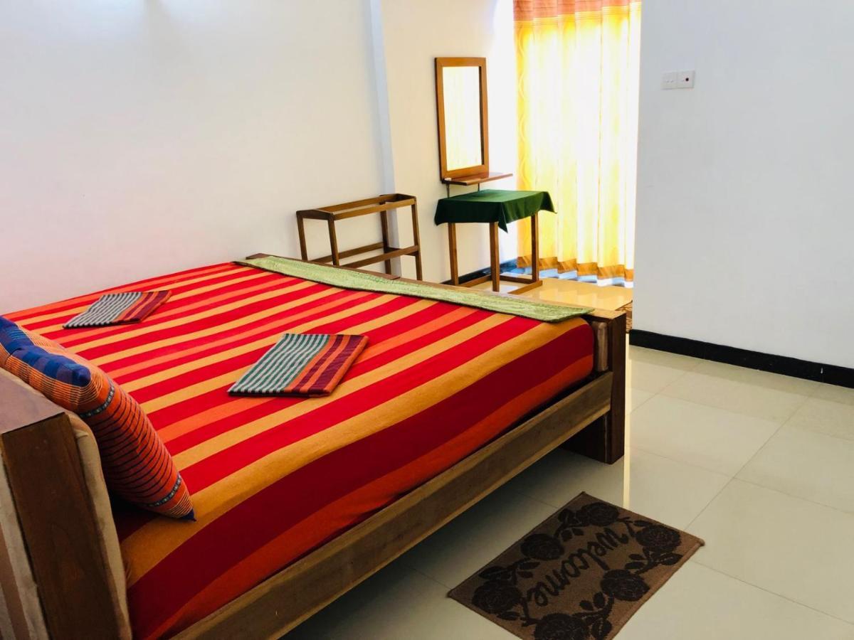 Suisse Villa Kandy Esterno foto