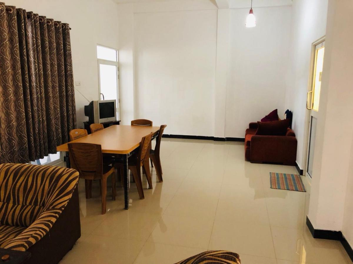 Suisse Villa Kandy Esterno foto